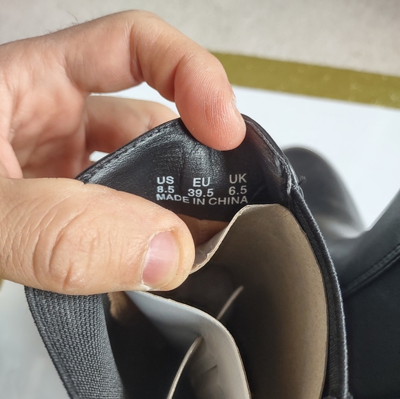 Amazon essentials women's shoes size 8.5us - Picture 6 of 7